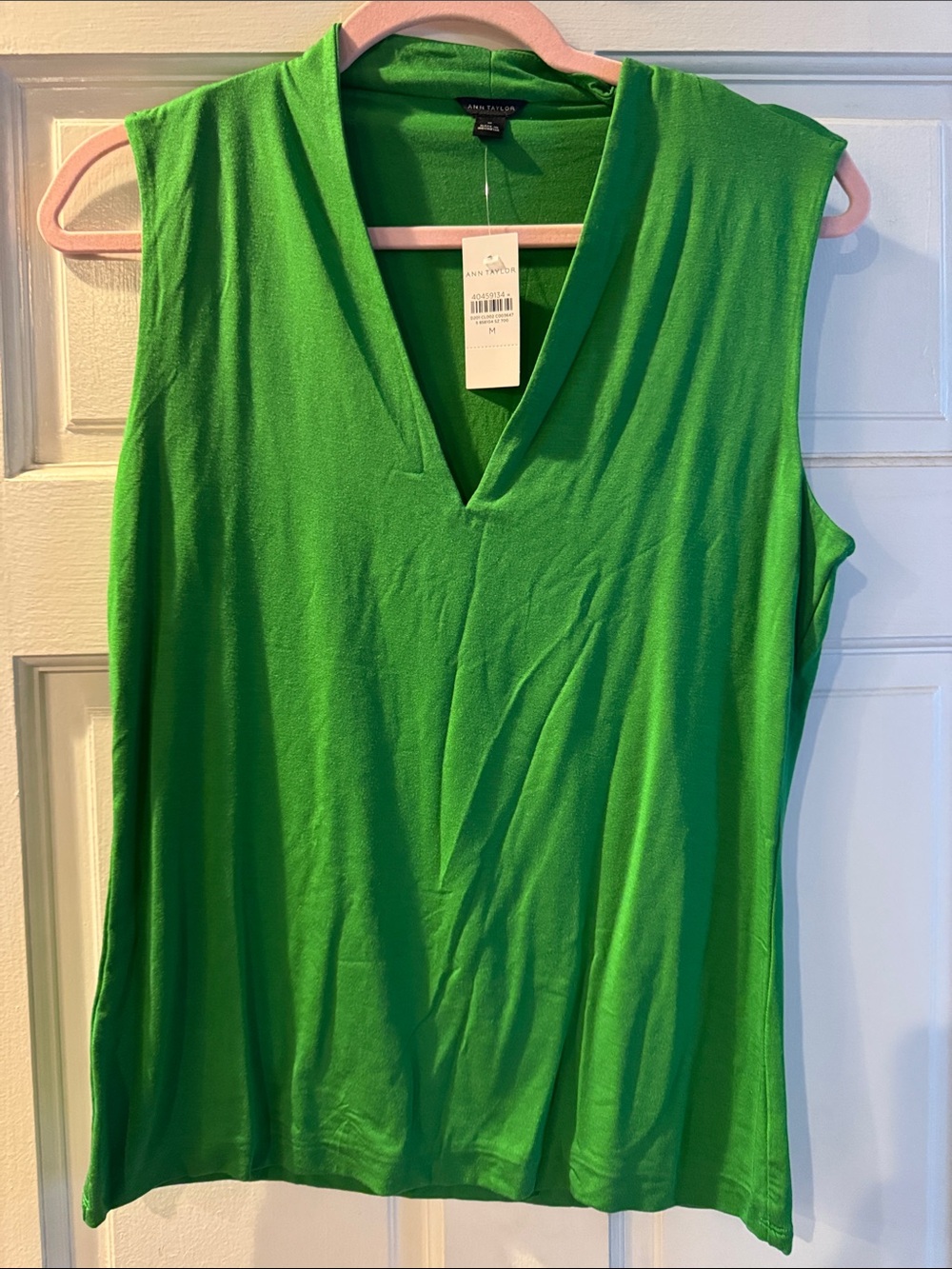 Ann Taylor V-Neck Sleeveless Tank in Bright Green
